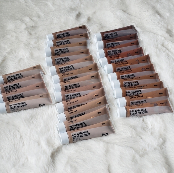 🆕️MK- Day Radiance Foundation Formula 2 - Picture 9 of 10